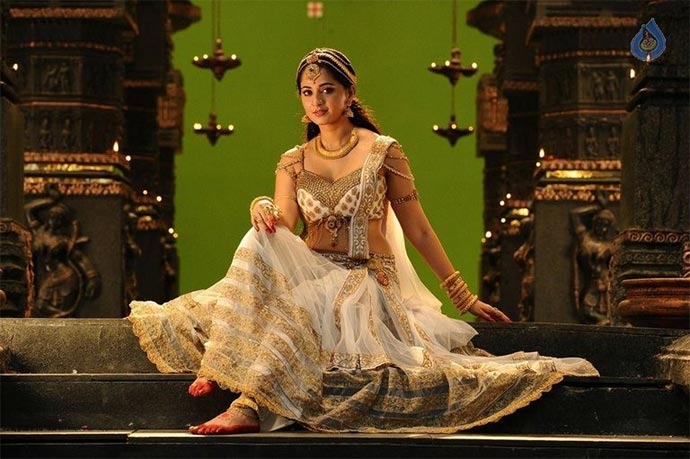 anushka,anushka marriage,bahubali 2,devasena,s3 movie,anushka about marriage  అనుష్కకు తగిన వాడు దొరకలేదంట!